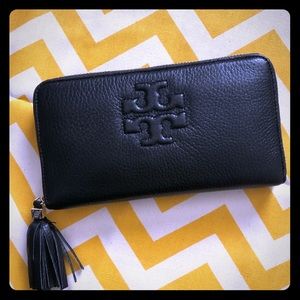 Tory Burch zip wallet NWT